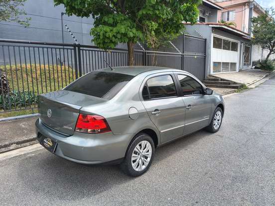 VOLKSWAGEN-VOYAGE-2010