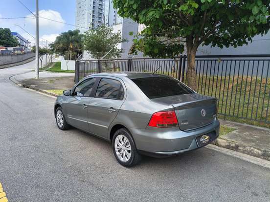 VOLKSWAGEN-VOYAGE-2010