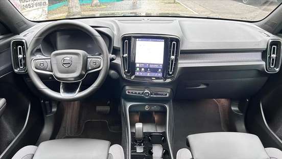 VOLVO-EC40-2025