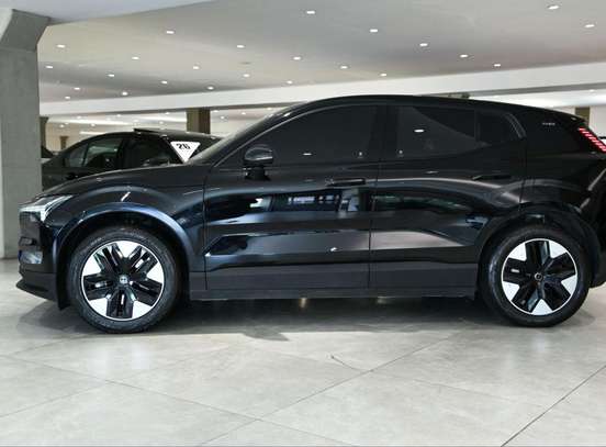 VOLVO-EX30-2024