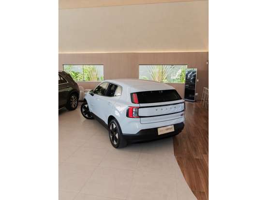 VOLVO-EX30-2024