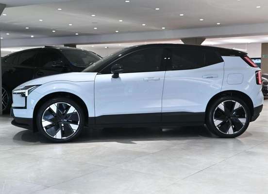 VOLVO-EX30-2024
