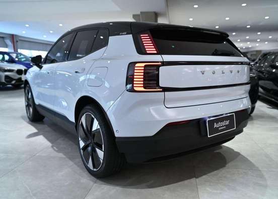 VOLVO-EX30-2024