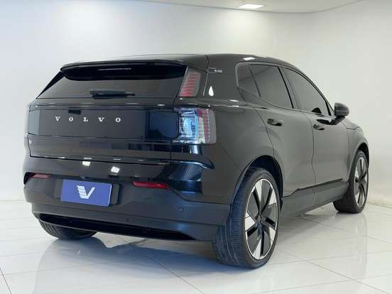 VOLVO-EX30-2024