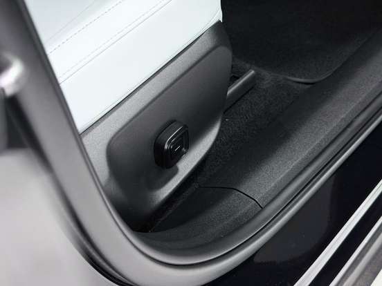 VOLVO-EX30-2024