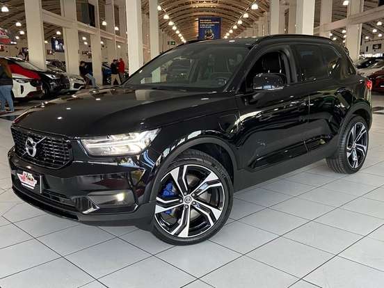 VOLVO-XC40-2021