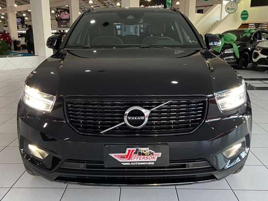 VOLVO-XC40-2021