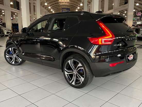 VOLVO-XC40-2021
