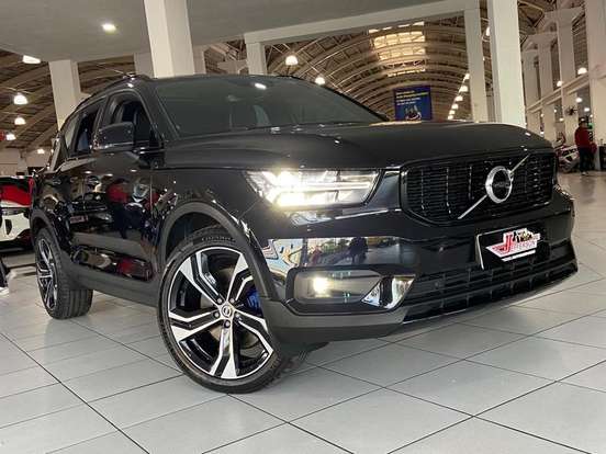 VOLVO-XC40-2021