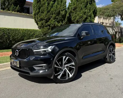 VOLVO-XC40-2018