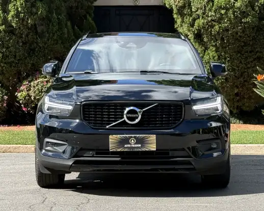 VOLVO-XC40-2018