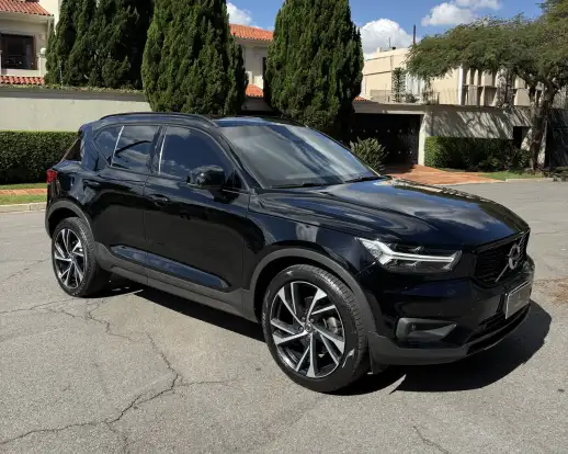 VOLVO-XC40-2018