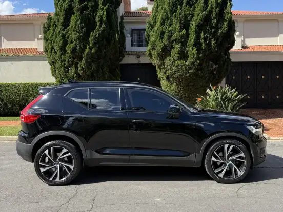 VOLVO-XC40-2.0 T5 GASOLINA R-DESIGN AWD GEARTRONIC VOLVO-XC40-2018