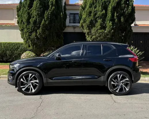 VOLVO-XC40-2018