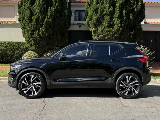 VOLVO-XC40-2.0 T5 GASOLINA R-DESIGN AWD GEARTRONIC VOLVO-XC40-2018