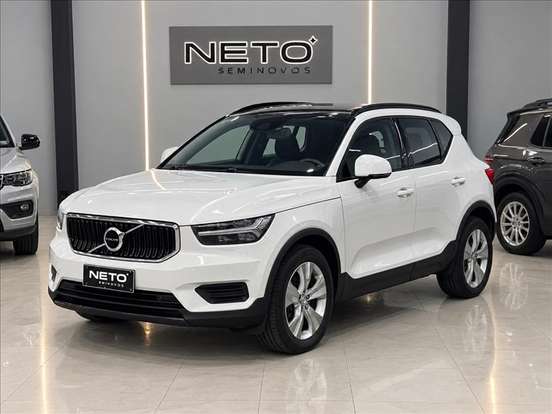 VOLVO-XC40-2018