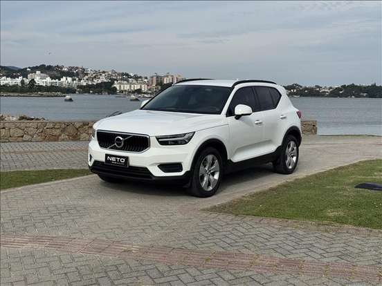 VOLVO-XC40-2018