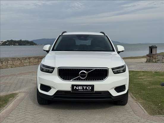 VOLVO-XC40-2018