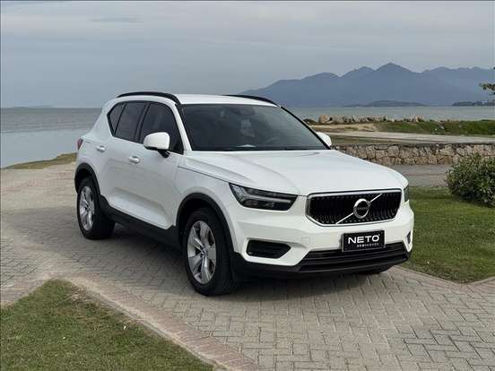 VOLVO-XC40-2018