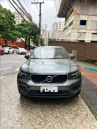 VOLVO-XC40-2018