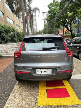 VOLVO-XC40-2018