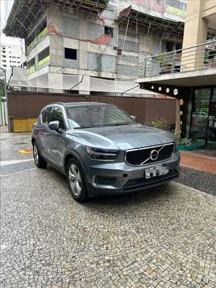 VOLVO-XC40-2018