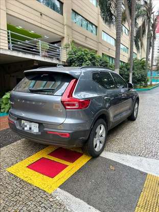 VOLVO-XC40-2018
