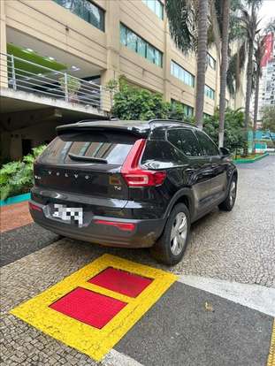 VOLVO-XC40-2018