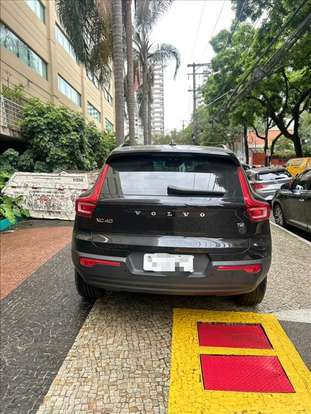 VOLVO-XC40-2018