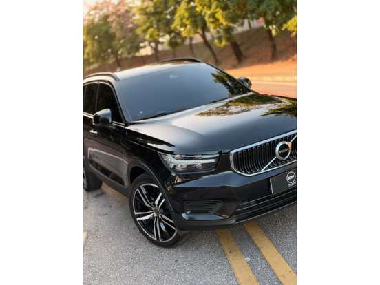 VOLVO-XC40-2018
