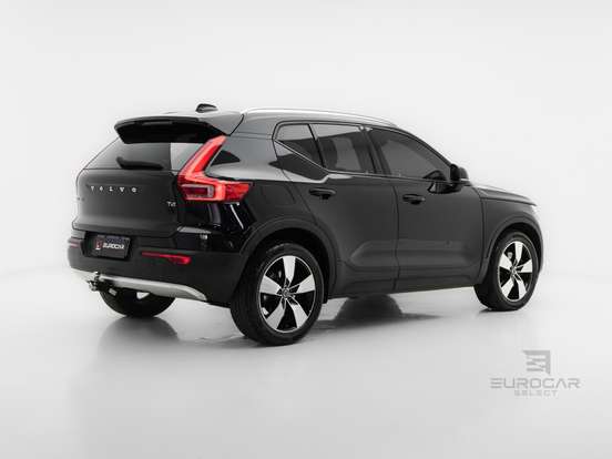 VOLVO-XC40-2019