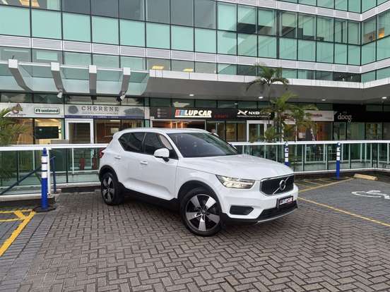 VOLVO-XC40-2020