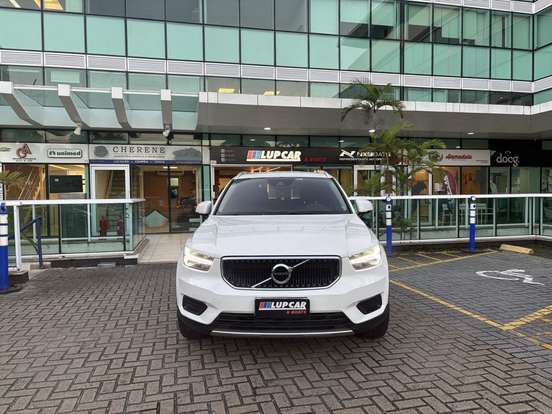 VOLVO-XC40-2020