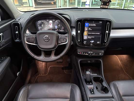 VOLVO-XC40-2020