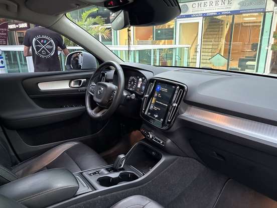VOLVO-XC40-2.0 T4 GASOLINA MOMENTUM GEARTRONIC VOLVO-XC40-2020
