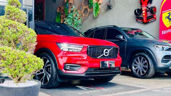 VOLVO-XC40-2018