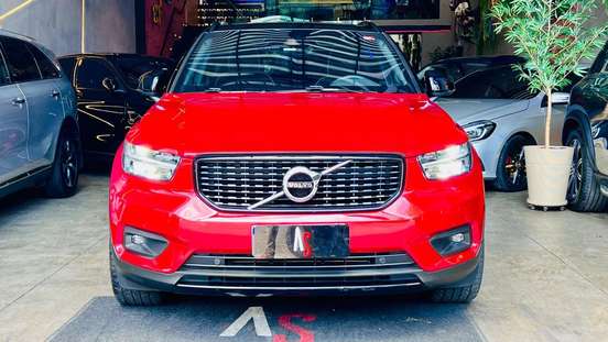 VOLVO-XC40-2018