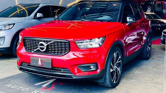 VOLVO-XC40-2018