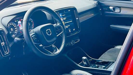 VOLVO-XC40-2.0 T5 GASOLINA R-DESIGN AWD GEARTRONIC VOLVO-XC40-2018