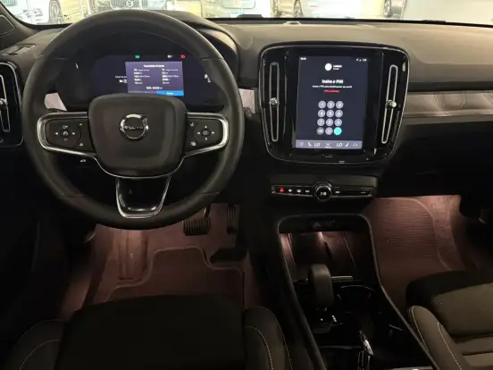 VOLVO-XC40-2023