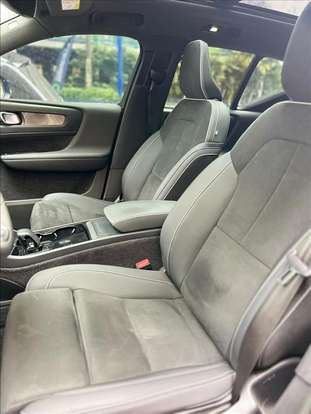 VOLVO-XC40-2022