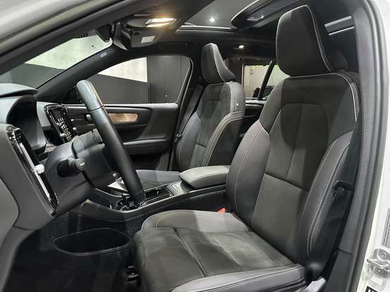 VOLVO-XC40-2022