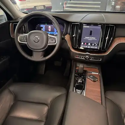 VOLVO-XC60-2024