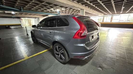 VOLVO-XC60-2017