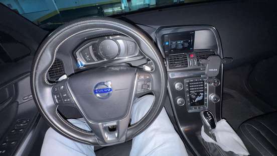 VOLVO-XC60-2017