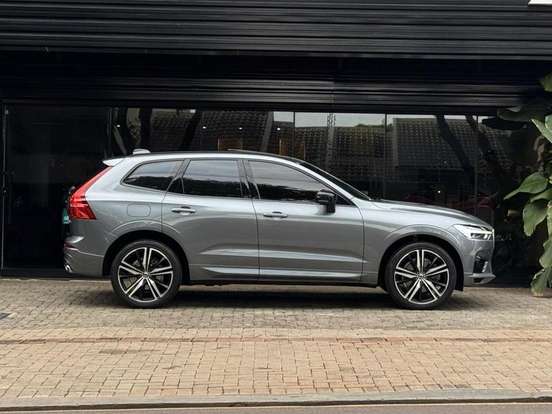 VOLVO-XC60-2020