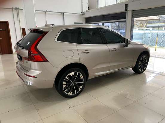 VOLVO-XC60-2025