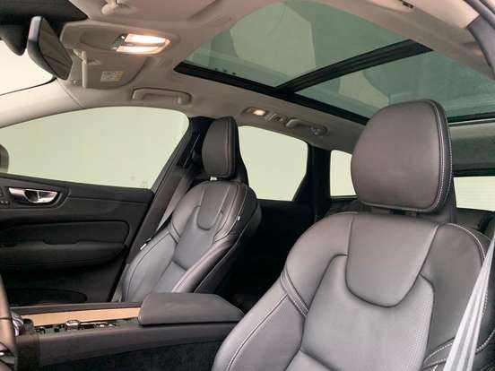VOLVO-XC60-2025