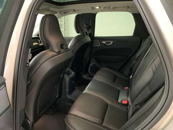 VOLVO-XC60-2025