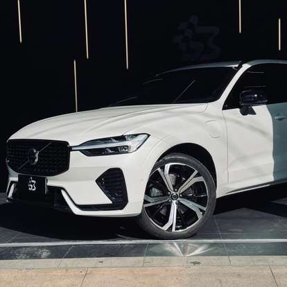VOLVO-XC60-2023
